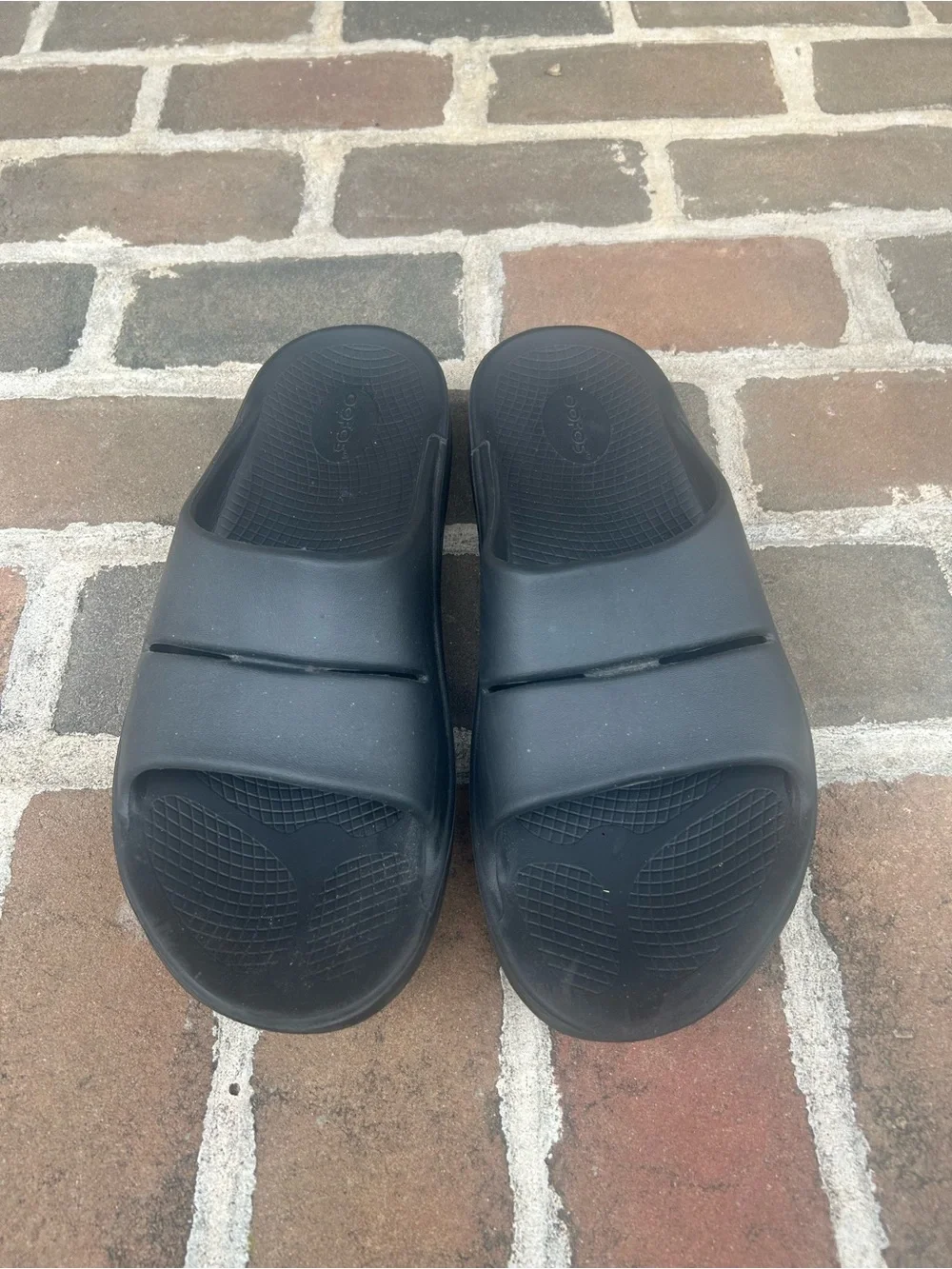 OOFOS Ooahh Black Recovery Slide Sandals 12